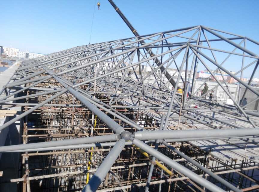 调兵山商贸城屋顶网架工程